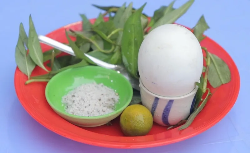 1 qua trung vit lon bao nhieu calo an the nao de khong beo