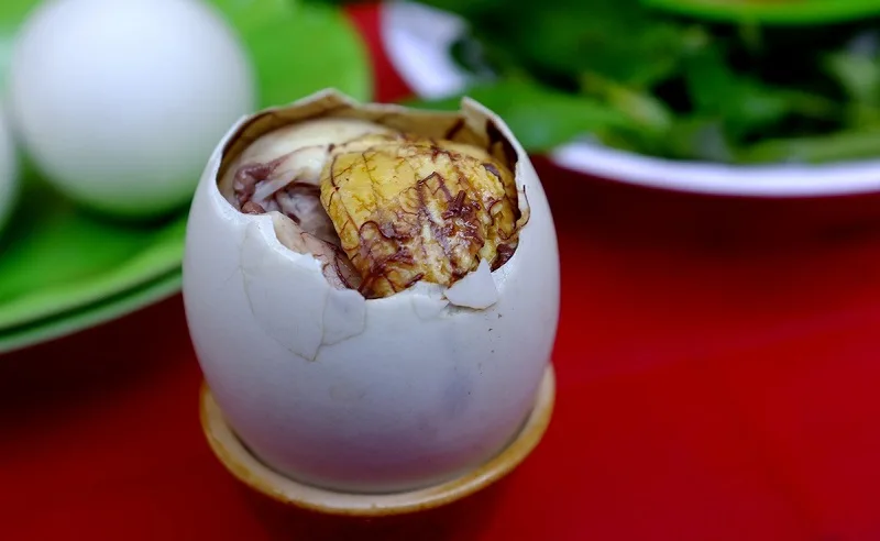 1 qua trung vit lon bao nhieu calo an the nao de khong beo