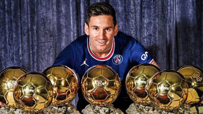 Messi hiện là cầu thủ có nhiều Quả Bóng Vàng nhất lịch sử với 8 lần được vinh danh, vượt qua nhiều huyền thoại lớn.