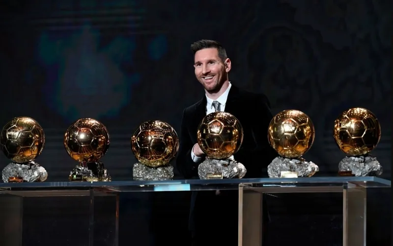 Hành trình trở thành cầu thủ có nhiều Quả Bóng Vàng nhất của Messi là câu chuyện về tài năng, sự bền bỉ và khả năng thích nghi phi thường.